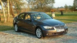 BMW 330i - galeria redakcyjna - widok z przodu