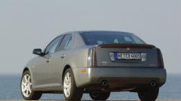 Cadillac STS - widok z tyłu