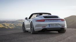 Porsche 911 (991) Carrera 4 GTS Cabriolet - widok z tyłu