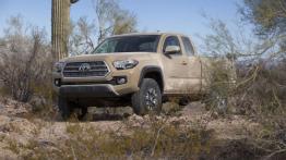 Toyota Tacoma II Facelifting TRD Off-Road Access Cab (2016) - widok z przodu