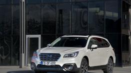 Subaru Outback 2015 2.0D - wersja europejska - widok z przodu