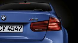 BMW M3 F80 Sedan Facelifting (2015) - prawy tylny reflektor - włączony