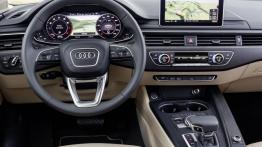 Audi A4 (2016) - kokpit