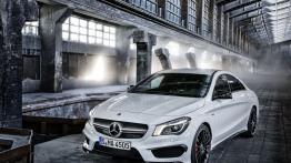 Mercedes CLA 45 AMG (2014) - widok z przodu