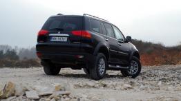 Mitsubishi Pajero Sport II 2.5 DI-D - galeria redakcyjna - widok z tyłu