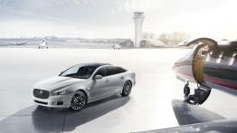 Jaguar XJ Ultimate - widok z przodu