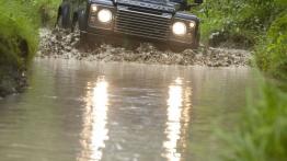 Land Rover Defender 2013 - widok z przodu