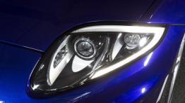 Jaguar XK 2012 - lewy przedni reflektor - włączony