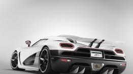 Koenigsegg Agera R - tył - reflektory włączone