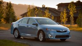 Toyota Camry Hybrid 2012 - widok z przodu