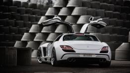 Mercedes SLS AMG Gullwing FAB Design - tył - reflektory włączone