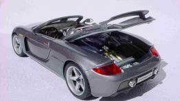 Porsche Carrera GT - tył - bagażnik otwarty