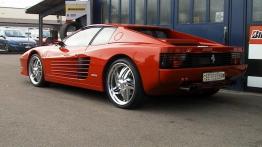 Ferrari Testarossa - lewy bok