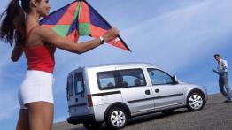 Opel Combo Tour - prawy bok