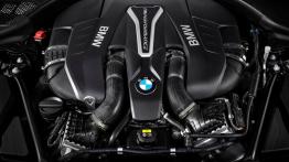 BMW M550i xDrive - w oczekiwaniu na M5