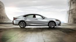 Lexus ES F Sport (2018) - prawy bok