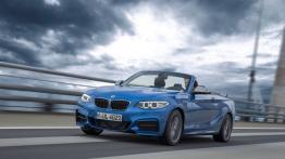 BMW M235i Cabrio (2015) - widok z przodu