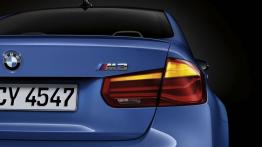 BMW M3 F80 Sedan Facelifting (2015) - prawy tylny reflektor - włączony