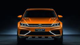 Volkswagen CrossBlue Coupe Concept (2013) - przód - reflektory włączone