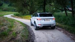 Range Rover Evoque 5d 2.0 Si4 240KM - galeria redakcyjna - widok z tyłu