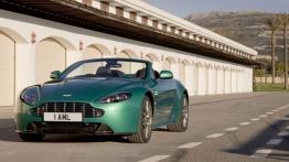 Aston Martin V8 Vantage S Volante - widok z przodu