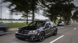 Dodge Avenger Blacktop Edition - lewy bok