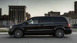 Chrysler Town and Country S - lewy bok