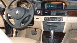 BMW 330i - galeria redakcyjna - kokpit