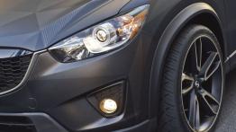 Mazda CX-5 Urban Concept - lewy przedni reflektor - włączony