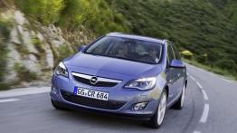 Opel Astra Sports Tourer - widok z przodu