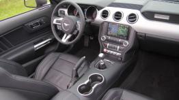 Ford Mustang VI Cabrio 2.3 317KM - galeria redakcyjna - kokpit