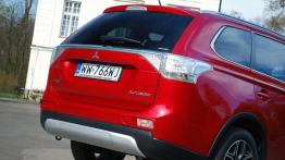 Mitsubishi Outlander III Facelifting - galeria redakcyjna - tył - reflektory wyłączone