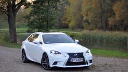 Lexus IS III Sedan 300h 223KM - galeria redakcyjna - widok z przodu