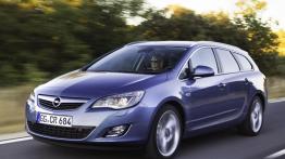 Opel Astra Sports Tourer - widok z przodu