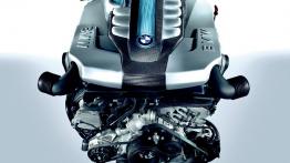 BMW Seria 7 E68 - silnik solo