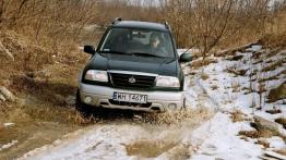 Suzuki Grand Vitara 2.0 - widok z przodu