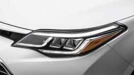 Toyota Avalon IV Facelifting (2016) - lewy przedni reflektor - włączony