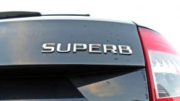 Skoda Superb II Kombi Facelifting 1.8 TSI 160KM - galeria redakcyjna - emblemat