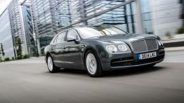 Bentley Flying Spur V8 (2014) - widok z przodu