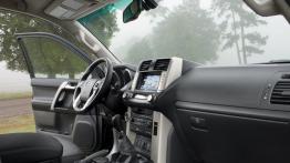 Toyota Land Cruiser 2010 - pełny panel przedni