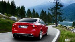 Volvo S60 R-Design - widok z tyłu