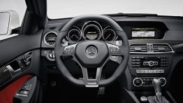 Mercedes C63 AMG Coupe 2012 - kokpit