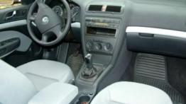 Skoda Octavia II 1.6 Ambiente - galeria redakcyjna - pełny panel przedni