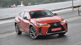 Lexus UX – nowy japoński crossover niczym „lizak za szybą”