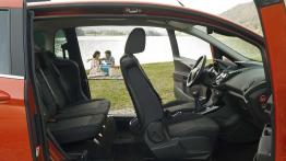 Ford B-MAX - niewielki rodzinny spryciarz