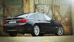 BMW Seria 7 F01 Facelifting 750d - galeria redakcyjna - widok z tyłu