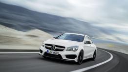 Mercedes CLA 45 AMG (2014) - widok z przodu