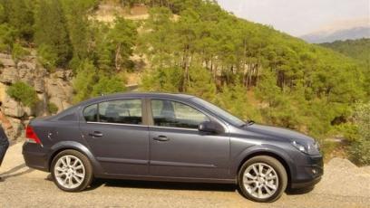 Opel Astra H Sedan