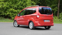 Ford Tourneo Courier - galeria redakcyjna - widok z tyłu