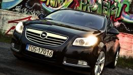 Opel Insignia  Sports Tourer - galeria społeczności - przód - reflektory włączone